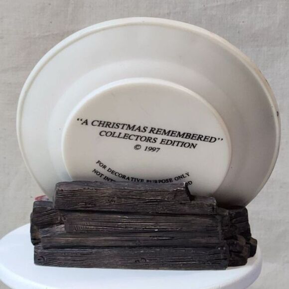 90s Vintage Revival "A Christmas Remembered Vintage" 1997 Santa Elves Figurine - Picture 6 of 8